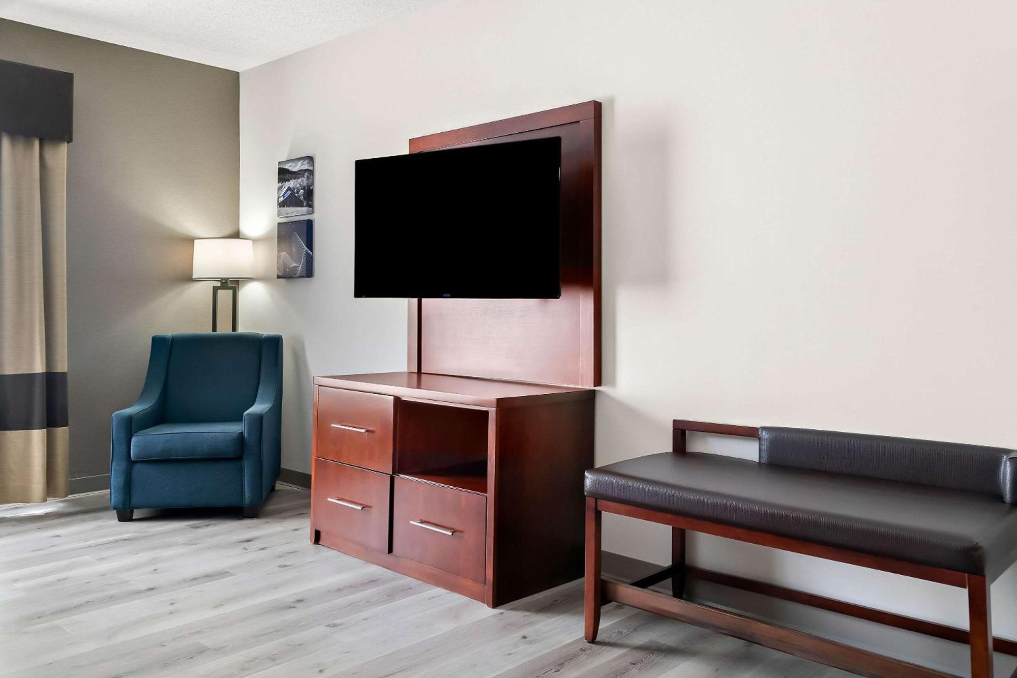 Comfort Suites Southfield-Detroit Экстерьер фото